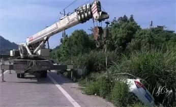 專業拖車吊車-地庫-脫困-汽車運輸救援公司電話福海阿勒泰布爾津富蘊哈巴河青河吉木乃