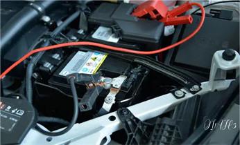 汽車脫困-更換備胎-搭電-緊急送油福海阿勒泰布爾津富蘊哈巴河青河吉木乃